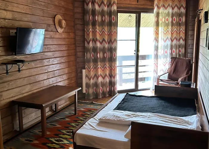 Bird Valley Hotel *