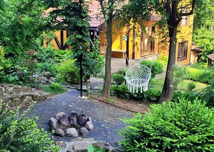 Bird Valley Hotel *
