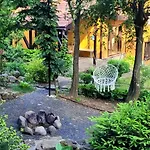 Bird Valley Hotel *